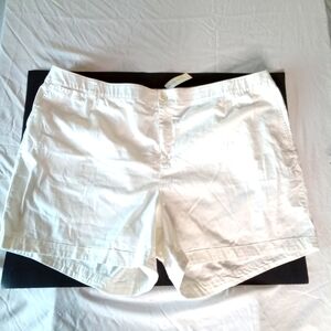 LANE BRYANT Chino Collection Mid-Rise White Twill Shorts 5.5" Size 28 NWT $59.95